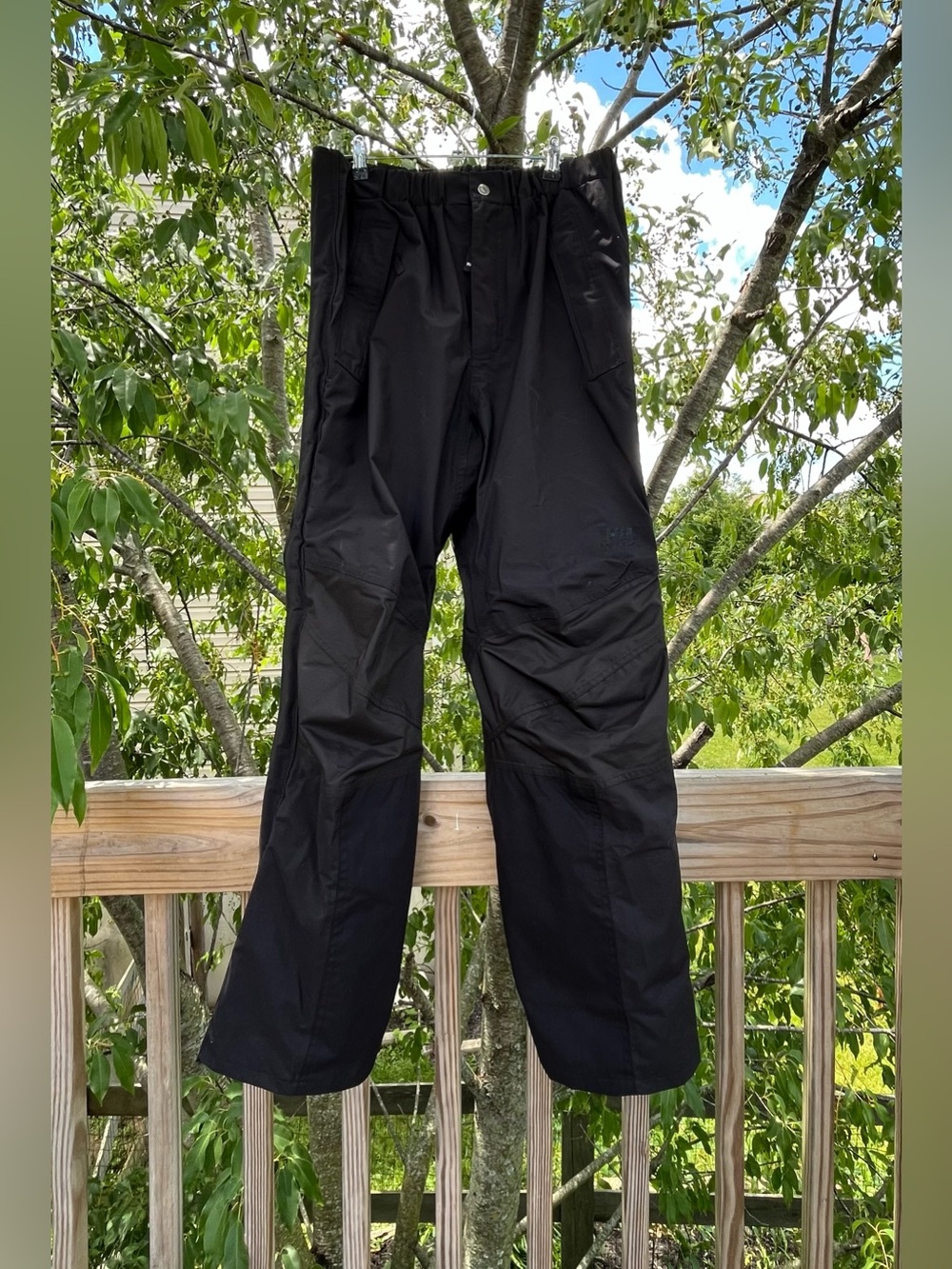 Helly Hansen Shell Pant Mesh Lined Zip Sides/Cinchable Bottoms Size Large Mens